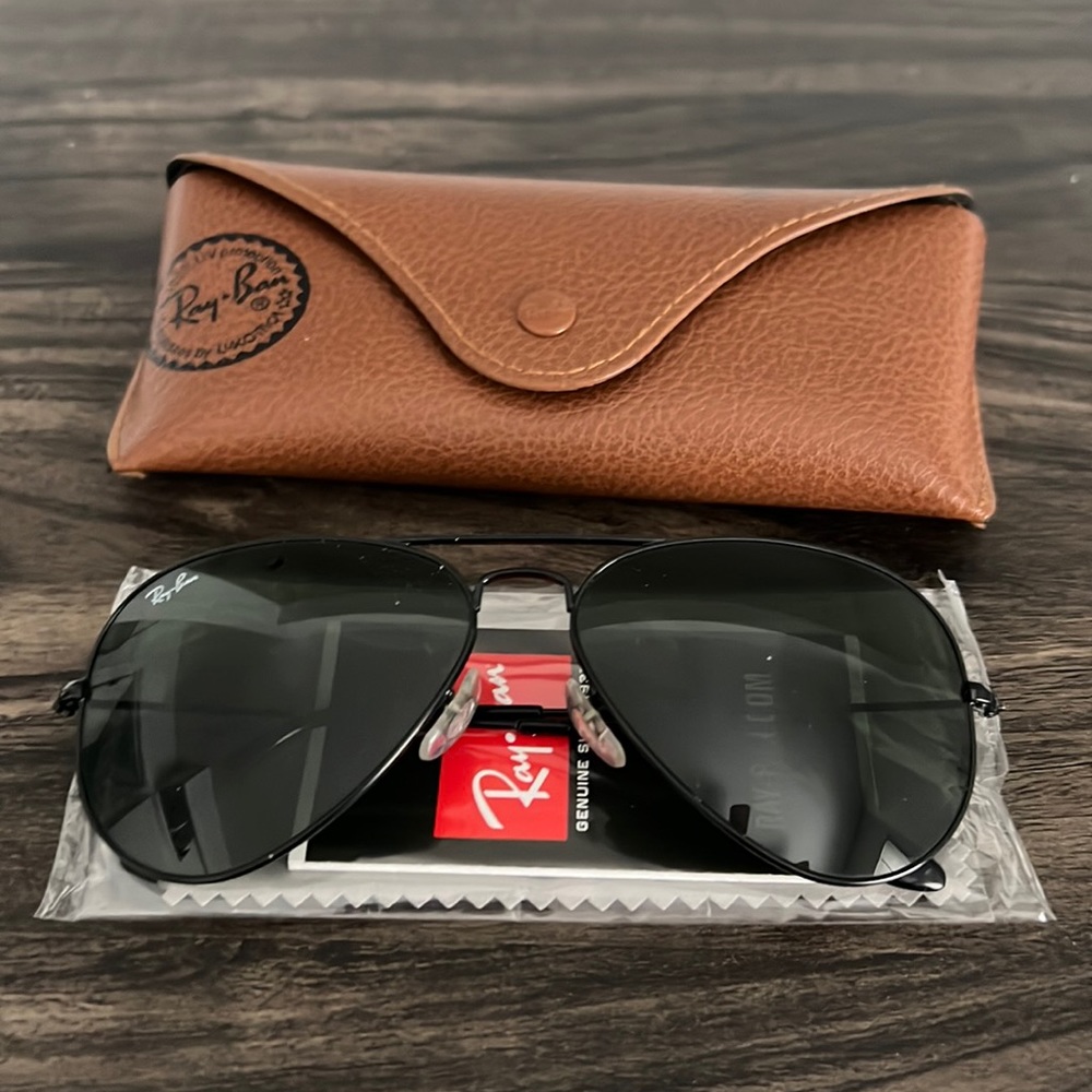Ray Ban sunglasses with case and cloth